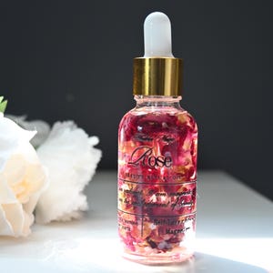 ATTRACTION Oil | Beauty Ritual | Glamour Magic | Beauty Spell | Manifestation | Love Spell | Rose Quartz Infused