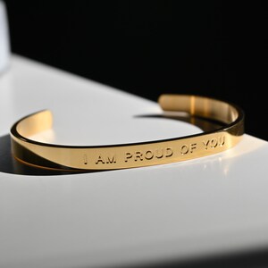 ORGULHOSO DE VOCÊ | Pulseira de ouro resistente a manchas | Joias Positive Mantra | Ajustável | Presentes para ela | Celebração