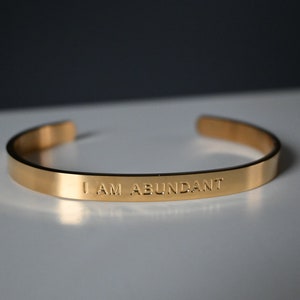 EU SOU O SUFICIENTE | À PROVA D'ÁGUA | Pulseira com Algema Dourada | Afirmação | Joias com Mantra Positivo | Ajustável | Resistente a Manchas | Presentes para Ela