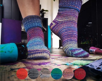 Bunte Stricksocken in fließenden Farben - warme Socken