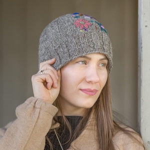 Wollmütze mit Stickerei Modell Daful - komplett mit Fleece gefüttert