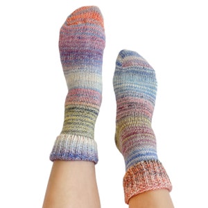 Bunte Stricksocken in fließenden Farben warme Socken Bild 8