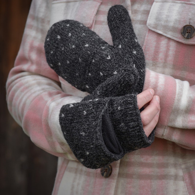 Folding gloves model Naomi with little hearts completely lined with fleece Anthrazit 9597