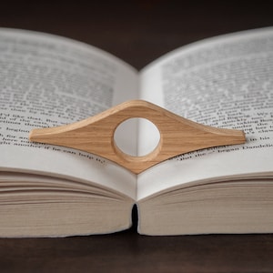 Wooden Thumb Page Holder | Reading Ring | Solid Oak