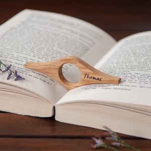 Personalized Wooden Thumb Page Holder | Reading Ring | Solid Oak