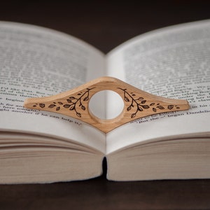 Wooden Thumb Page Holder - Leaves | Reading Ring | Solid Oak