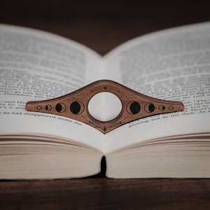 Wooden Thumb Page Holder - Moon Phases | Reading Ring | Solid Walnut