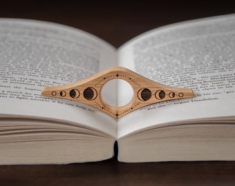 Wooden Thumb Page Holder - Moon Phases | Reading Ring | Solid Oak