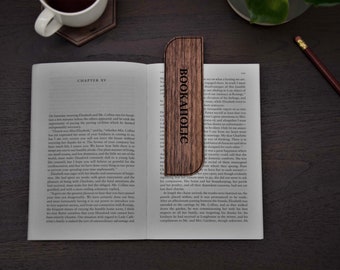 Bookaholic Lesezeichen aus Holz | Welle | Nussbaum | Graviertes Geschenk
