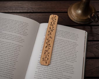 Wooden Bookmark | Leaf Engraving | Oak // Handcrafted engraved gift, Tolkien booklovers gift