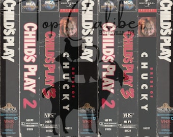 Portada de película de terror VHS "Child's Play", envoltura para vaso, sublimación PNG, La novia de Chucky