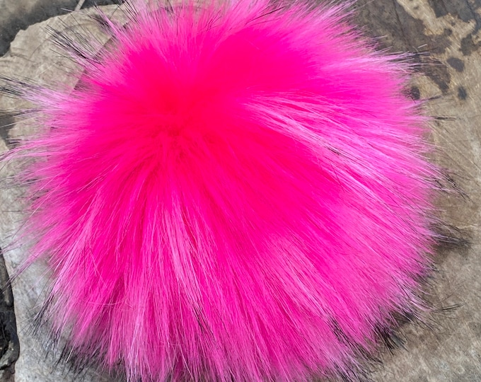 Brodie Cashmere S Miss Cable Hat With Fuchsia Faux Fur Pom Pom