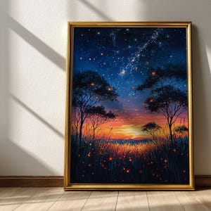 Könnte beinhalten: Ein gerahmtes Landschaftsgemälde zeigt einen sternenklaren Nachthimmel über einem Feld aus hohem Gras und Bäumen. Das Kunstwerk hat einen goldenen Rahmen und eine lebendige Farbpalette aus Blau, Orange und Gelb.