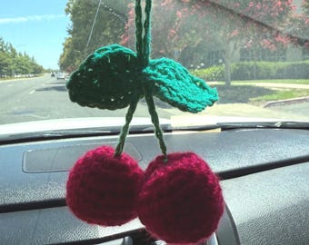Adorno para coche con cerezas de ganchillo