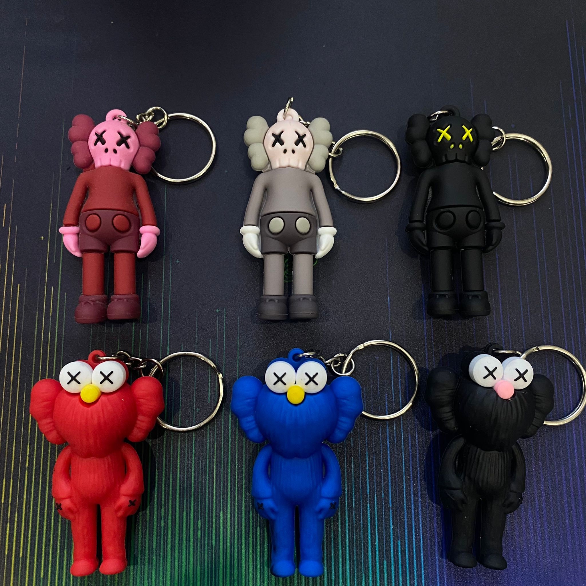KAWS figure keychain bundle munimoro.gob.pe