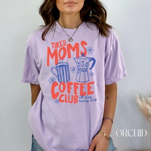 Camiseta del Club del Café para Mamás Cansadas, Camiseta de la Vida de Mamá, Regalo para Amantes del Café, Camiseta de Mamá Cafeinada, Amante del Café Helado imagen 6