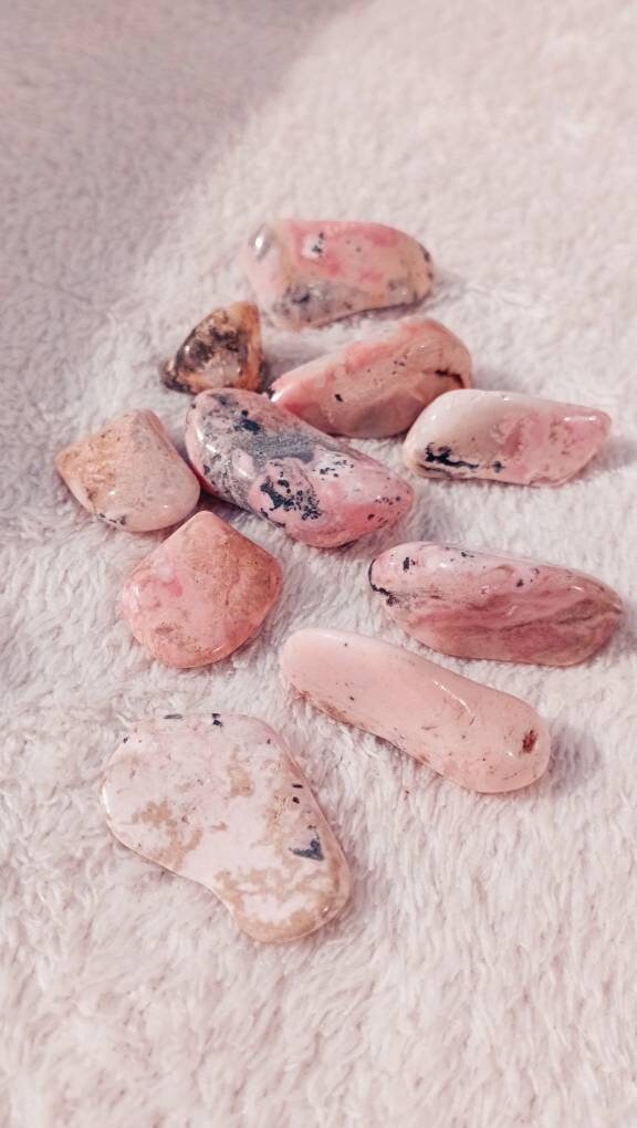 Rhodonite Pierre de Lithothérapie Émotions Amour Fraternité Chocs Émotionnels Autodestruction Trahis