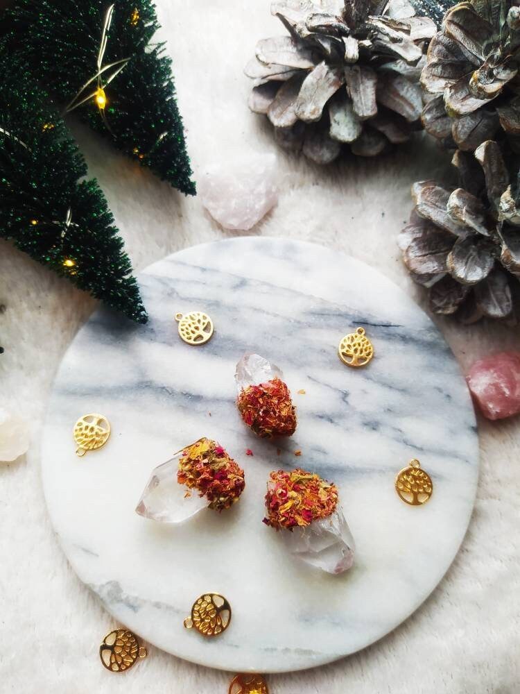 Pointe de Cristal Roche Fleurie, Parsemée Rose Séchée, Idéale Lors d'un Travail Méditation
