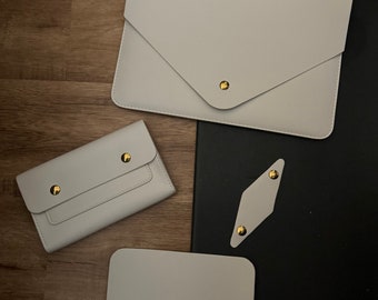 KLAAR VOOR VERZENDING ! Ivoorwitte 4-delige set - Envelophoes | Muismat, etui en snoerclip | Laptopaccessoires | Cadeau | hoge kwaliteit