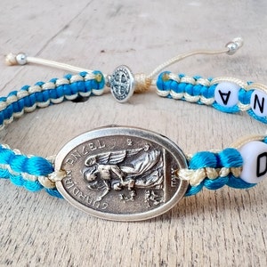 Armband för skyddsängelnamn, färgglatt handgjort justerbart unisexarmband, katolska religiösa smycken bild 1