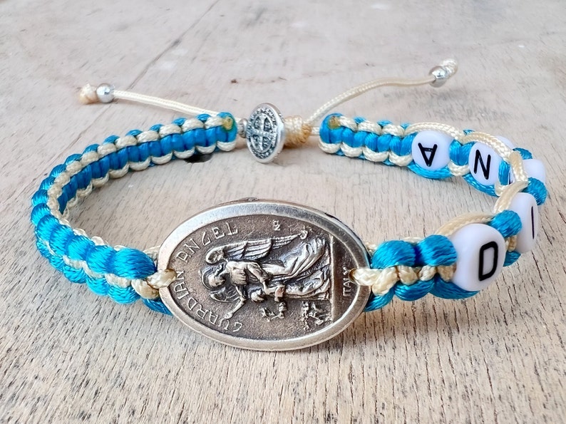 Armband för skyddsängelnamn, färgglatt handgjort justerbart unisexarmband, katolska religiösa smycken bild 1