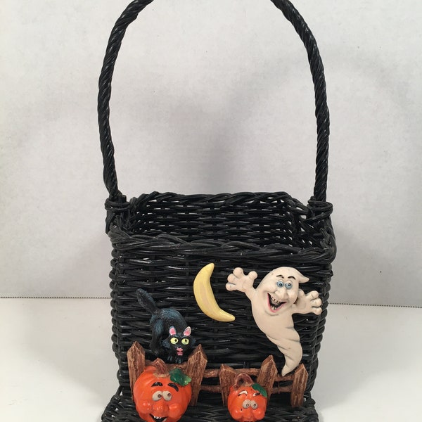 Vintage Halloween Basket, Vintage Trick or Treat Basket, Black Wicker Basket With Halloween Scene