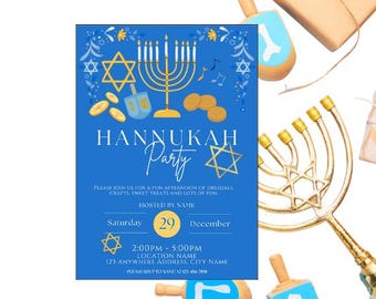 Könnte beinhalten: Blaue Chanukka-Party-Einladung mit goldener Menora, Dreideln und Sternen. Die Einladung enthält den Text „Chanukka-Party“, Datum, Uhrzeit und RSVP-Informationen. Dekorative Elemente sind Noten und florale Akzente.