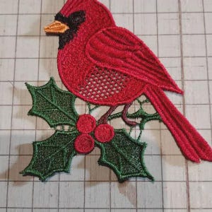 FSL Cardinal rouge. Motifs de broderie Machine oiseaux d'hiver. Décoration d'arbre de Noël. Cerceau 5x7. Téléchargement instantané. PSE et autres formats. image 4