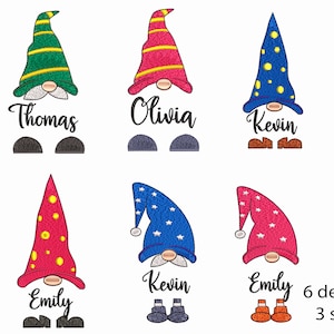 Puede incluir: Seis diseños de gnomos bordados con sombreros, barbas y zapatos de diferentes colores, con nombres como Thomas, Olivia, Kevin y Emily. El texto dice "6 designs 3 sizes".