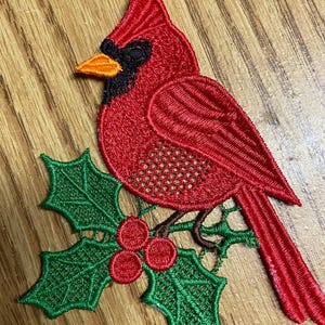 FSL Cardinal rouge. Motifs de broderie Machine oiseaux d'hiver. Décoration d'arbre de Noël. Cerceau 5x7. Téléchargement instantané. PSE et autres formats. image 3