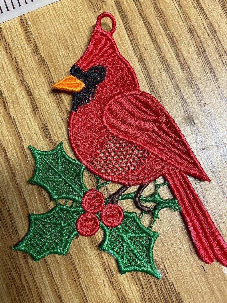 FSL Cardinal rouge. Motifs de broderie Machine oiseaux d'hiver. Décoration d'arbre de Noël. Cerceau 5x7. Téléchargement instantané. PSE et autres formats. image 3