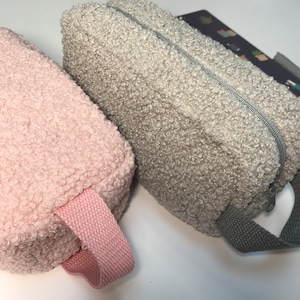 Pochette zippée en fourrure de haute qualité | trousse à crayons | Étui à crayons | la pochette peluche en fausse fourrure | accessoires esthétiques | trousse à crayons en peau de mouton synthétique