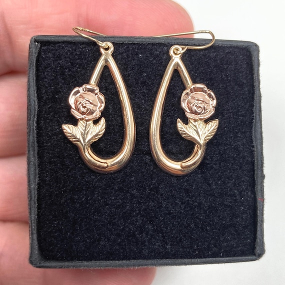10k Solid Yellow Gold Rose Dangle Earrings (.93 inch) (1 gram)