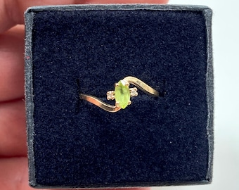 10k Solid Yellow Gold Genuine Peridot & Diamond Estate Ring (size 6.25)