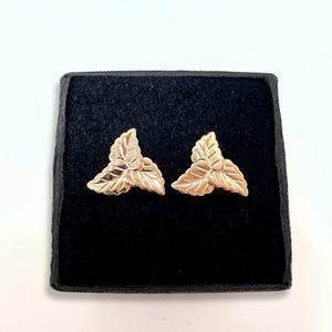 14k Solid Yellow Gold 3 Leaf Stud Earrings (.51 inch) (.5 gram)