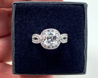 925 Sterling Silver Genuine CZ Estate Ring (size 5) (3.9g)