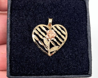 10k Solid Yellow Gold Flower Heart Pendant (.65 inch) (.66 gram)