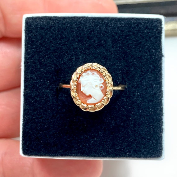 10k Solid Yellow Gold Carved Shell Cameo Estate R… - image 1