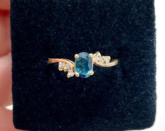 14k Solid Yellow Gold Genuine Sapphire & .063 TCW Diamond Estate Ring (size 6.25)