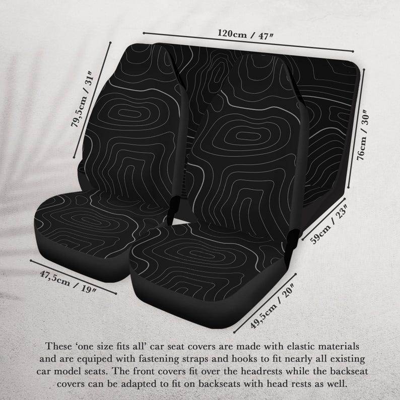 Peut inclure: Housses de si&egrave;ge de voiture noires avec un motif de carte topographique blanc. Les housses de si&egrave;ge avant mesurent 47,5 cm de large et 79,5 cm de haut. La housse de si&egrave;ge arri&egrave;re mesure 120 cm de large et 76 cm de haut. Le texte dit, "taille unique".