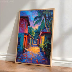 Pu&ograve; includere: Una stampa artistica incorniciata che presenta un vibrante dipinto a olio strutturato di una stretta strada tropicale al tramonto. La scena raffigura edifici colorati nelle tonalit&agrave; del rosso, arancione e blu, circondati da palme sotto un cielo viola.