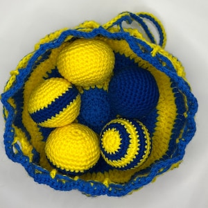 Customizable set of 3 juggling balls with bag