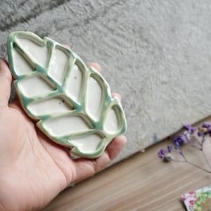 Green leaf ceramic paint palette, color Palette , Etsy pick, artist gifts