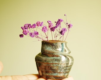 Whimsical Wobbly Ceramic bud vase - Spring vase decor - Ikebana flower vase
