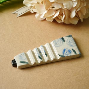 Blumenblatt 5-Slot Keramik Pinselauflage, florale blaue Pinselauflage | Pinsel Ablage | | Maler Bedarf | Keramik Kunst | Künstler Geschenk |