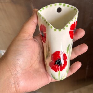 Wazon ścienny ceramiczny z ręcznie malowanym czerwonym makiem – rustykalny wazon kieszonkowy Pinterest, doniczka na suszone kwiaty (12 cm) zdjęcie 5