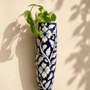 Blaue Blumenblumenvase Wandbehang - Für trockene Blumenvase, Luftpalants, 5,6 x 19 cm, glänzende Oberfläche, einzigartiges Hauptgeschenk