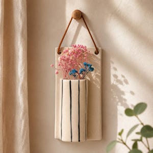 Gestreepte keramische zakvaaswandhanger - voor bloemknoppen (geen gaten) 8 x 14 cm, glanzende minirokkenafwerking