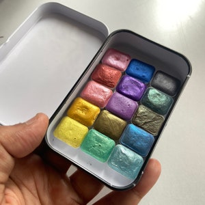Coffret de 15 aquarelles métallisées véganes, fabriquées à la main, avec boîte en métal.