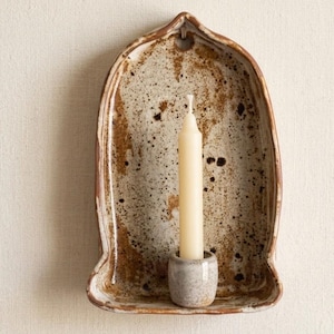 Ceramiczny kinkiet ścienny - Rustykalny ceramiczny świecznik ścienny, ceramiczny ołtarzyk 12 x 20 cm, ceramiczna kapliczka ścienna